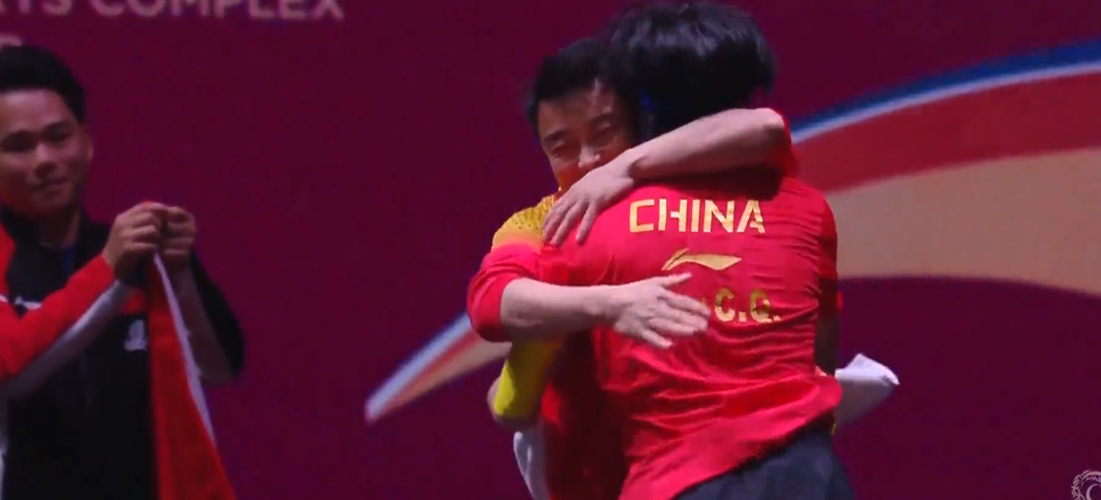 中国乒乓球队力克英国乒乓球队,王皓送出助攻 中国乒乓球队力克英国乒乓球队,王皓送出助攻