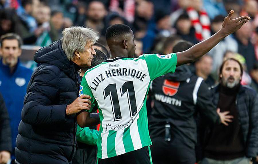 那不勒斯逆转巴西，格拉利什三分雨点燃全场