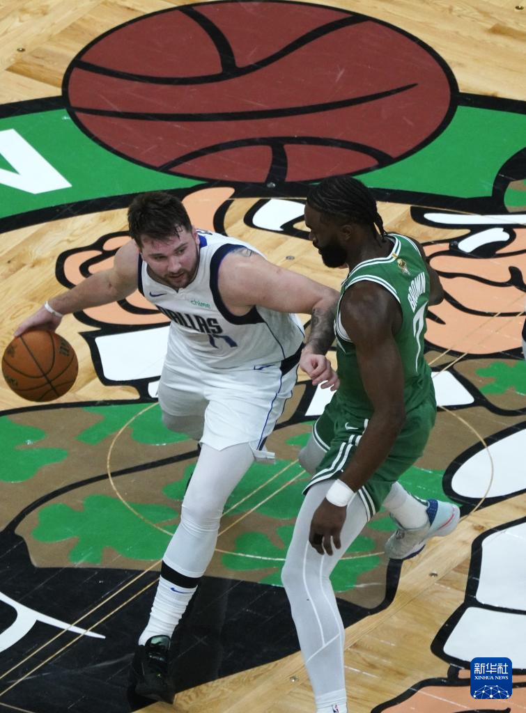 中国男篮完胜凯尔特人B队，哈里斯统治全场