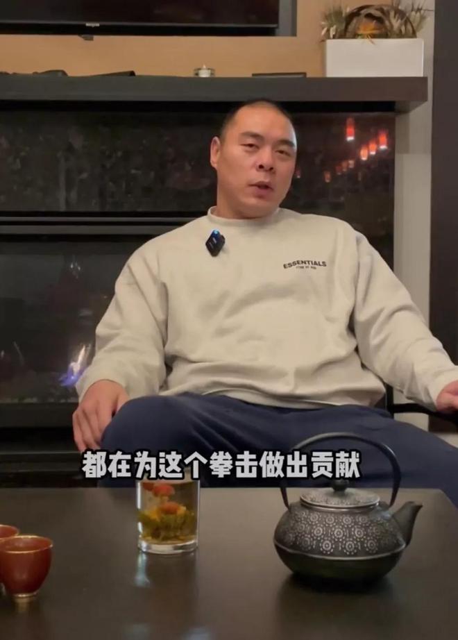 拳击赛后采访曝光，内幕引发热议的简单介绍