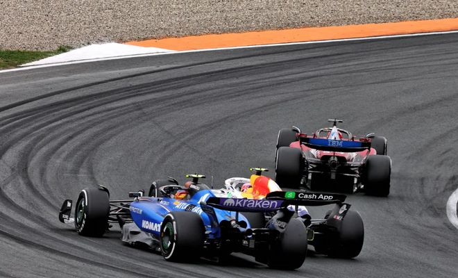 红牛二队鏖战雷诺车队，塞恩斯关键制胜的简单介绍