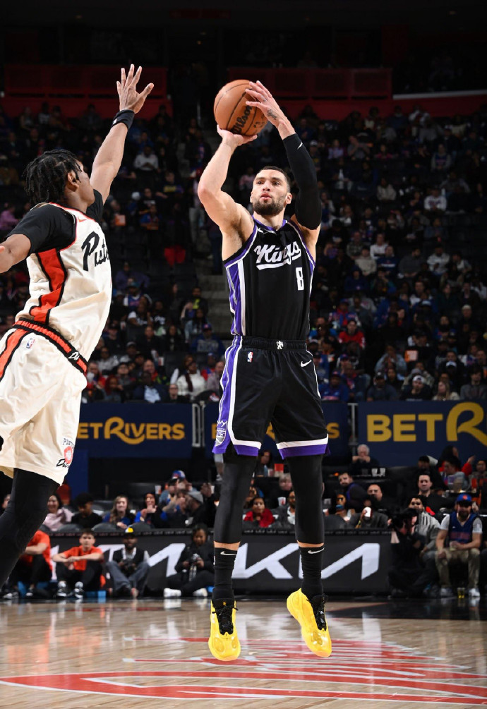 国王力克福建队，德罗赞关键制胜