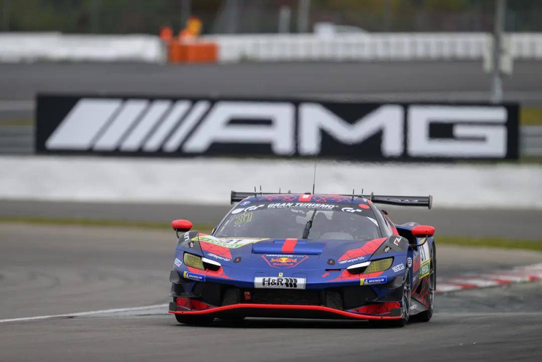 法拉利完胜阿斯顿马丁，汉密尔顿带队取胜