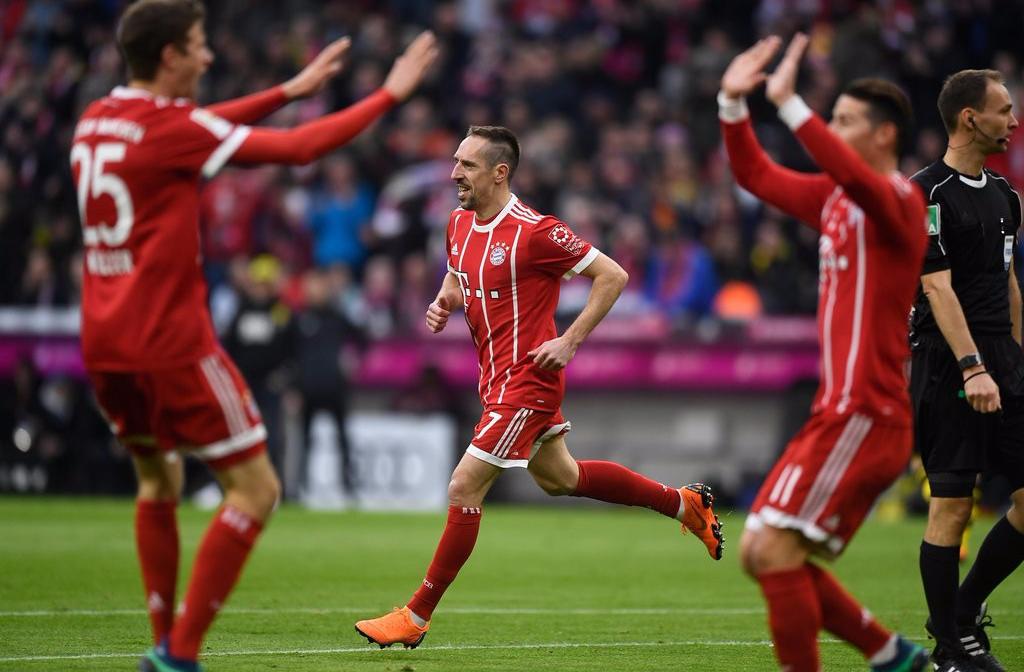 中国横扫巴黎，莱万扛起全队