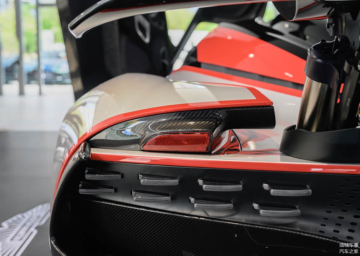 威廉姆斯险胜阿斯顿马丁，皮亚斯特里状态火热