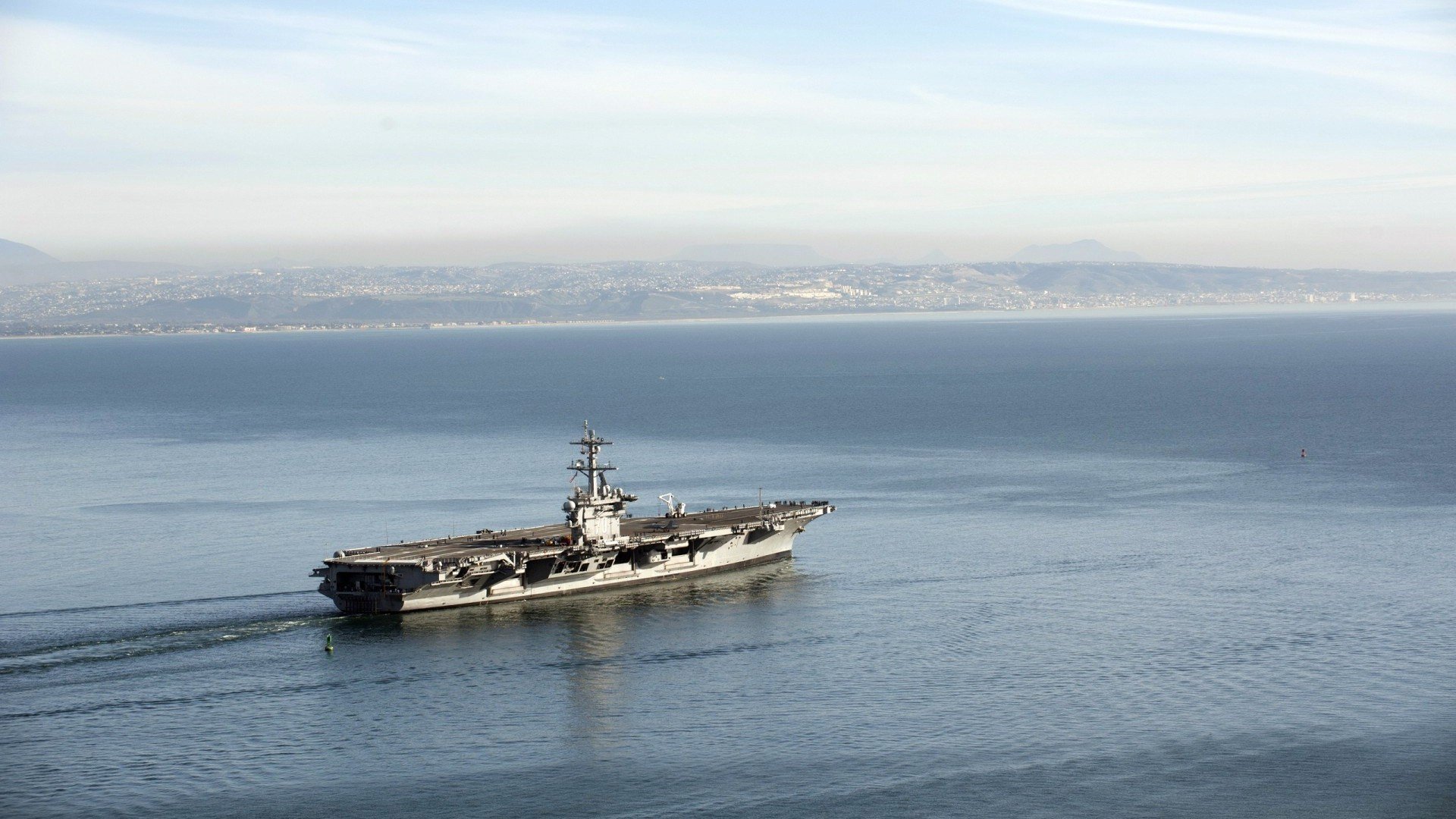 赛道上的草根英雄，皮亚斯特里驾驶红牛二队力克奔驰豪门