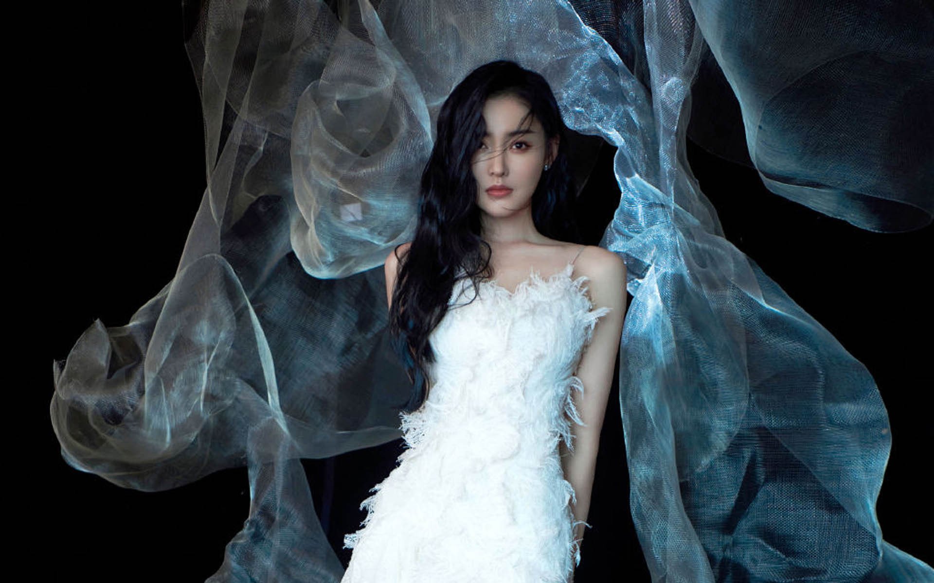 德甲争冠焦点战，骑士般的斗志带走森林狼般的防线