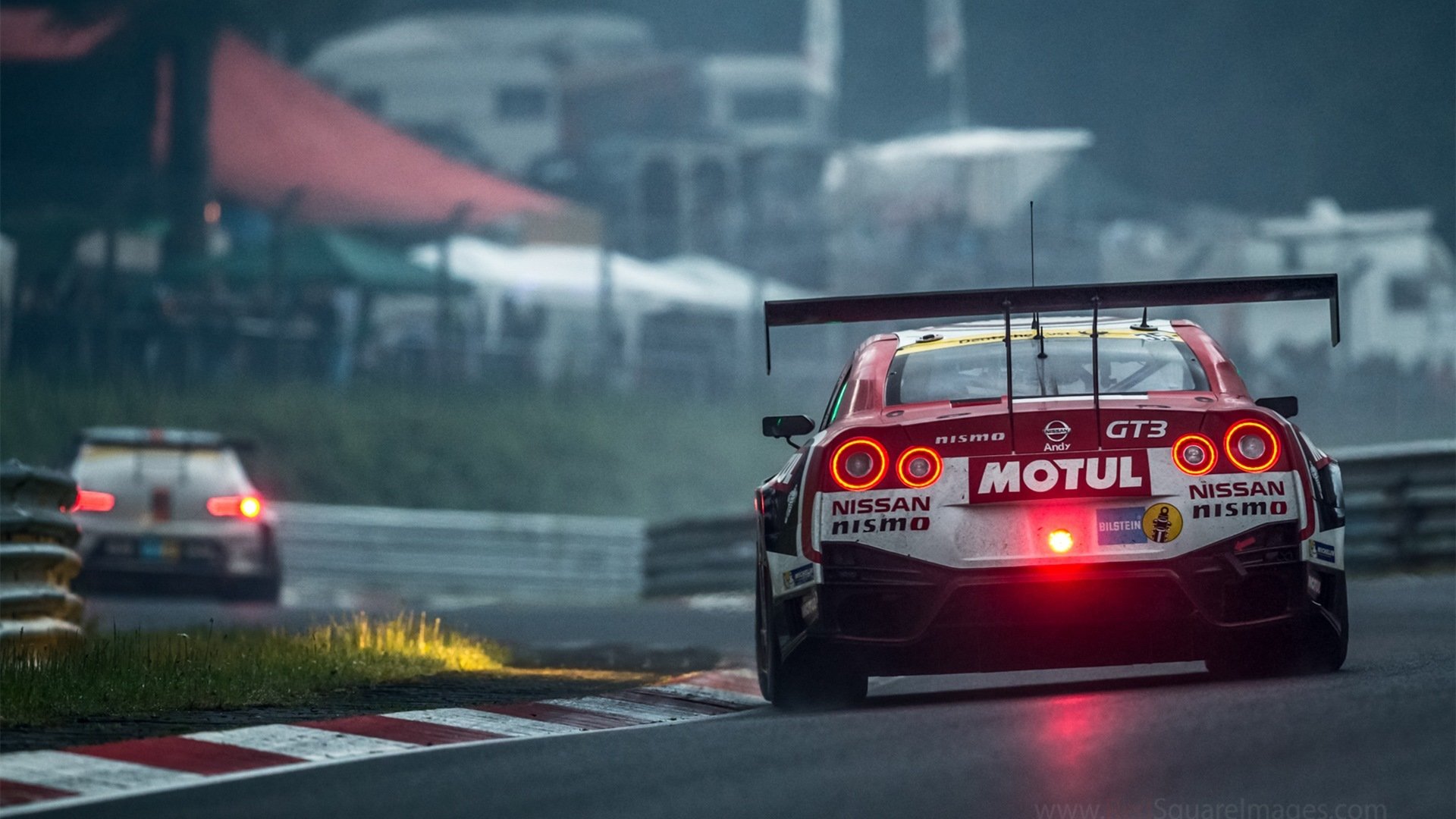 绿茵场上演极速狂飙，当赛车手马克西在揭幕战夜彻底打爆防线